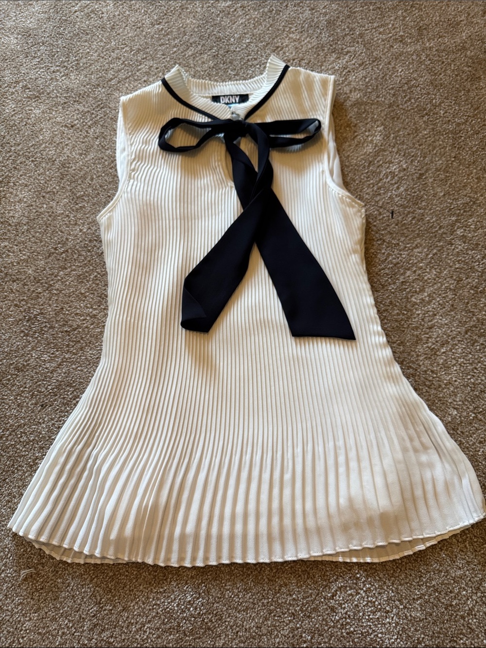 NWT DKNY Cream Sleeveless Pleated Sheer But Lined Top Sz M